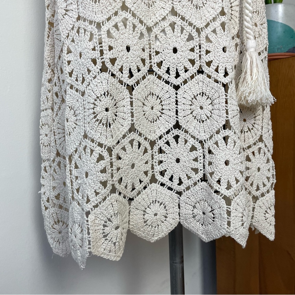 Q13/14 WE ARE KINDRED Luna Crochet Midi Dress - Picture 7 of 16